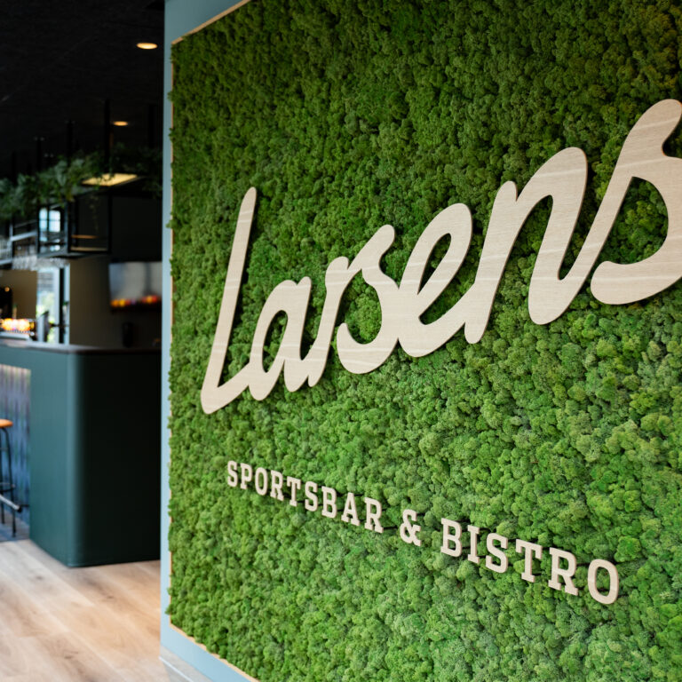 HimmerLand-Restaurant-og-fest-Larsens-Sportsbar-&-Bistro