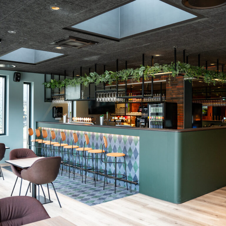 HimmerLand-Restaurant-og-fest-Larsens-Sportsbar-&-Bistro