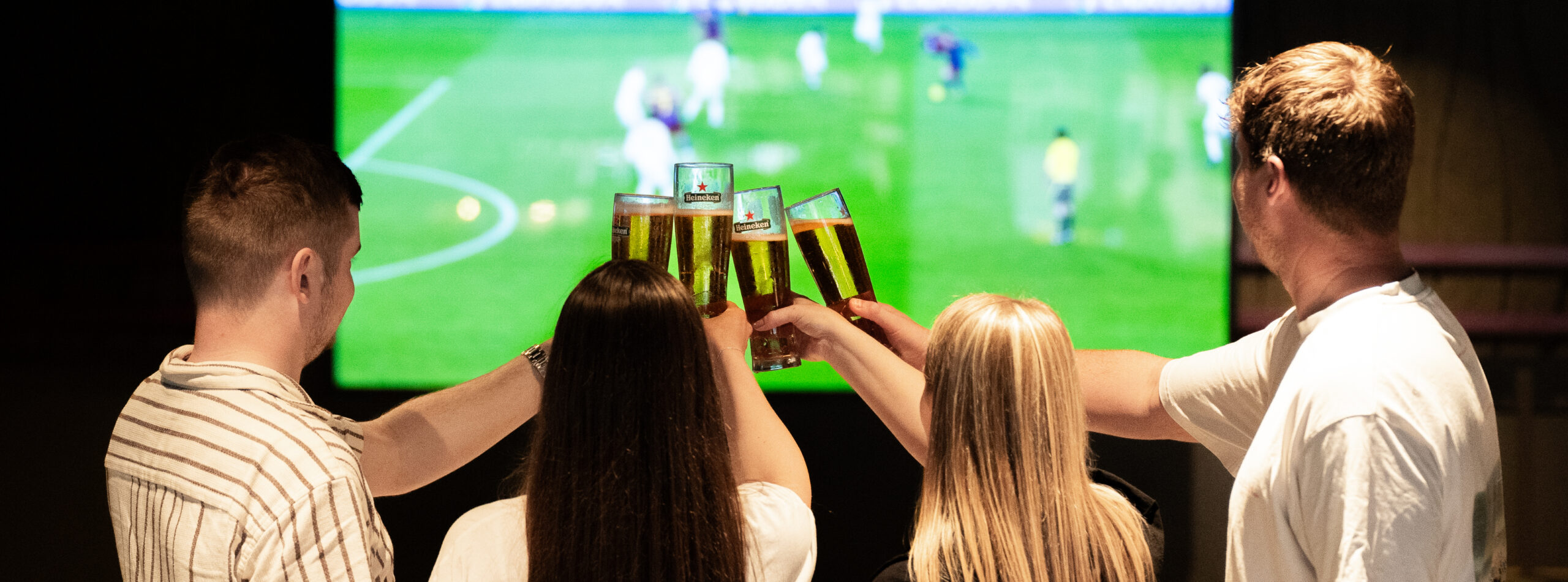 HimmerLand-Restaurant-og-fest-Larsens-Sportsbar-&-Bistro