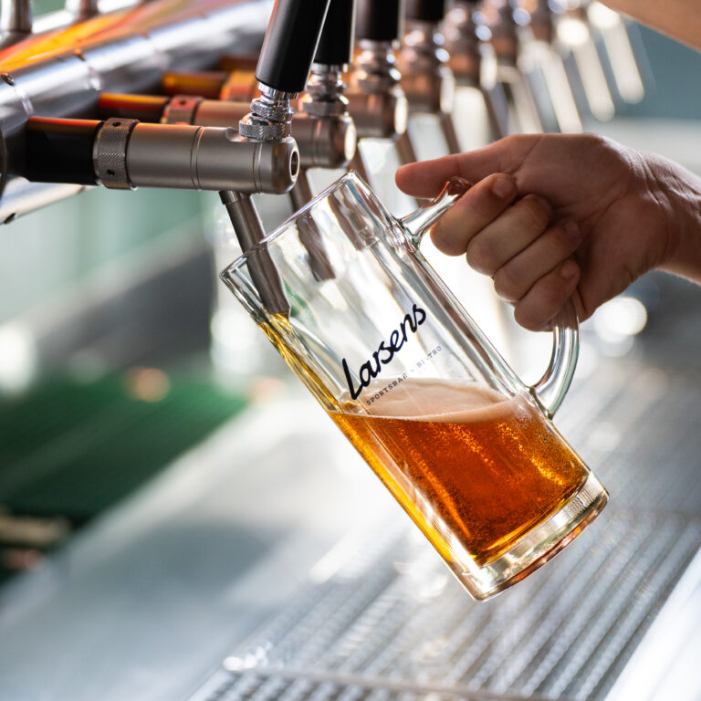 HimmerLand-Restaurant-og-fest-Larsens-Sportsbar-&-Bistro