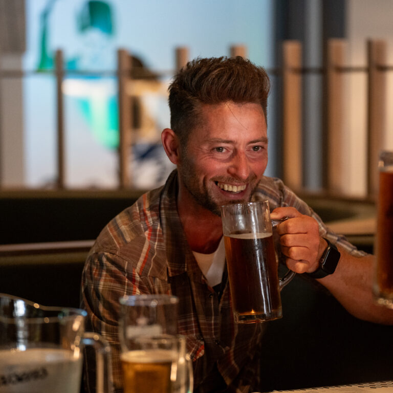 HimmerLand-Restaurant-og-fest-Larsens-Sportsbar-&-Bistro