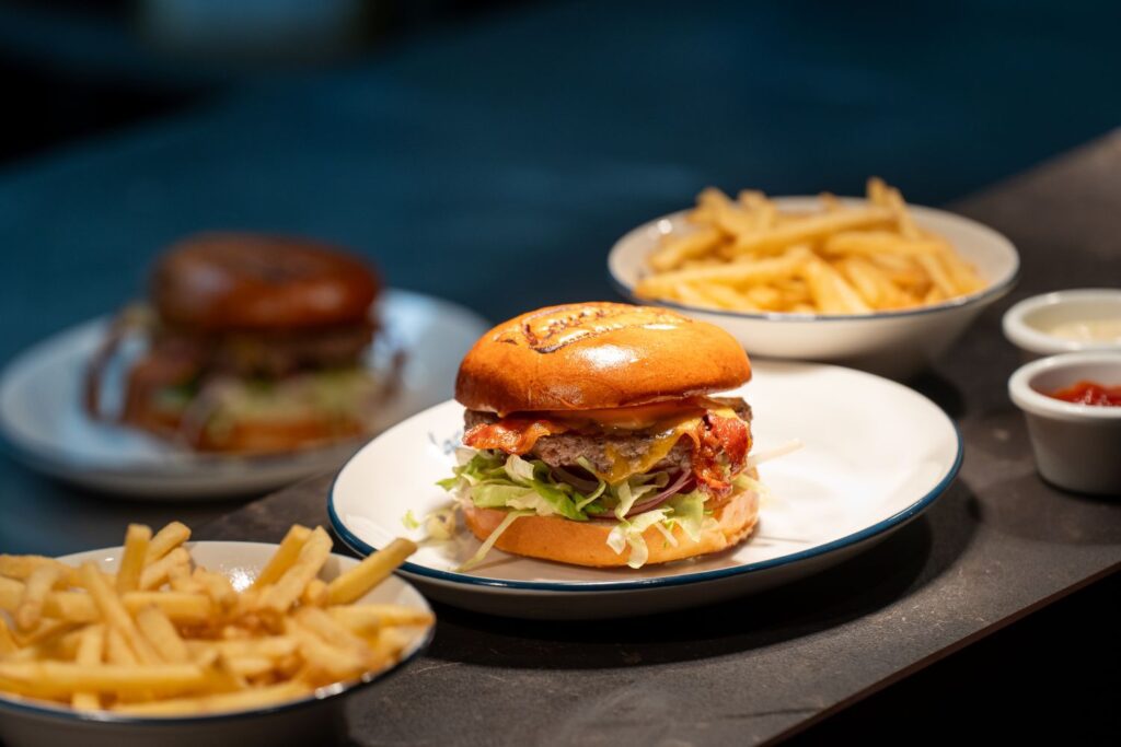 HimmerLand-Restaurant-og-fest-Larsens-Sportsbar-&-Bistro
