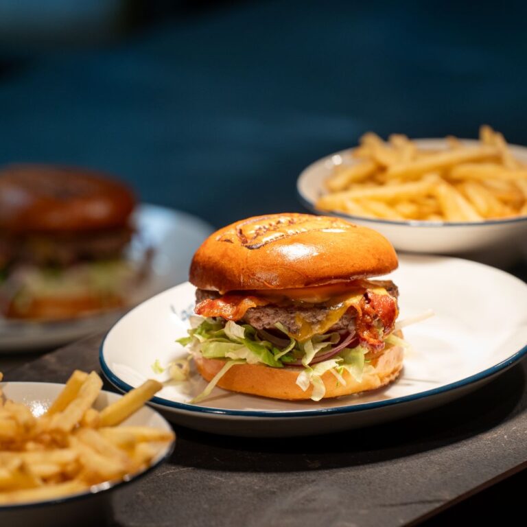 HimmerLand-Restaurant-og-fest-Larsens-Sportsbar-&-Bistro